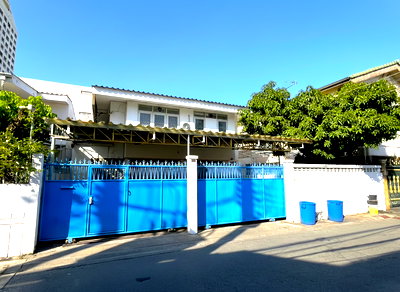 Houses for rent Srinakharinwirot University Prasanmit Campus : HK0642, House for rent 4 Br., Ratchada-Huaikhwang