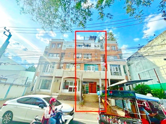 รูป ทาวน์โฮม 4 ชั้นฟังก์ชัน 3 นอน 3 น้ำ รีโนเวทใหม่ ใกล้ดองกี้มอลล์ ทองหล่อเอกมัย 900 ม.400 ตร.ม.ทำเลทองเอกมัย - รูปที่ 2/18