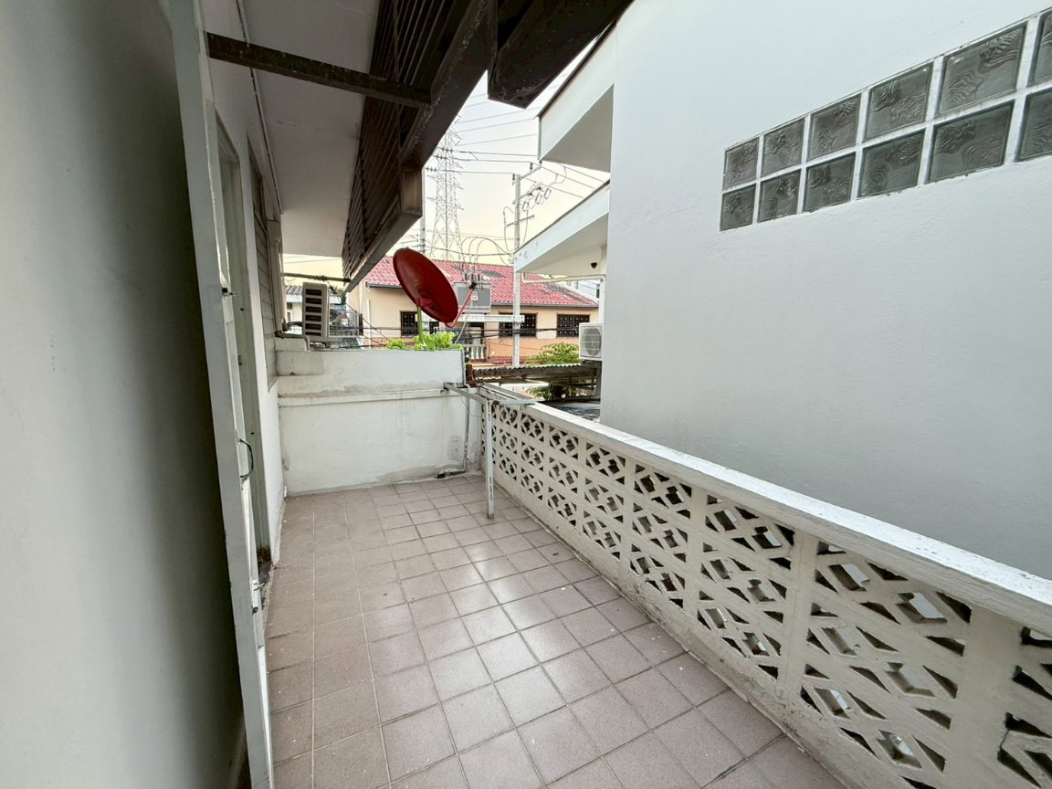 รูป HK0642♛ให้เช่า บ้านเดี่ยว 4 ห้องนอน⚝รัชดา-ห้วยขวาง♜ใกล้ MRTสุทธิสาร 700 เมตร∞099-5919653,065-9423251▚Line@sureresidence - รูปที่ 37/40