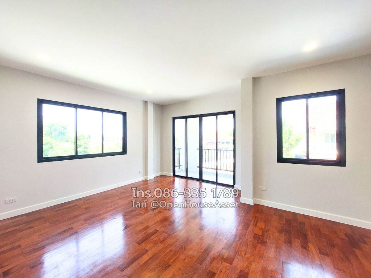 รูป บ้านเดี่ยวลัดดารมย์ ปิ่นเกล้า รีโนเวทใหม่ทั้งหลังในสไตล์โมเดิร์นคลาสสิก พร้อมฟังก์ชัน 4 นอน 3 น้ำ พื้นที่ใช้สอยจุใจ จากแบรนด์พรีเมียม Q.House - รูปที่ 29/29