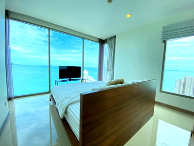 Condos for rent Pattaya : For rent The Riviera Wongmat Beach Corner room 