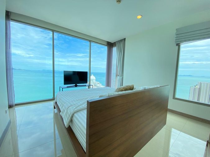 For rent The Riviera Wongmat Beach Corner Room 