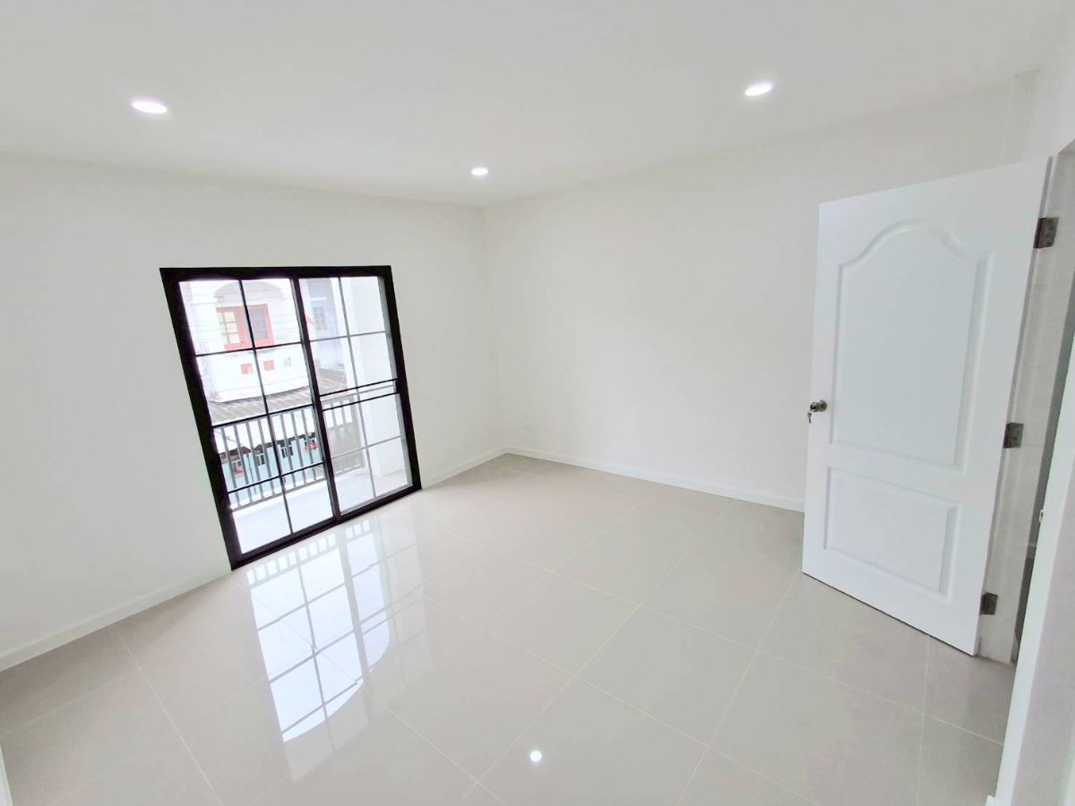 รูป 🔥 VS0028**ขายด่วน 1.49 ล้าน! ทาวน์โฮมรีโนเวทใหม่ บางบัวทอง ** 🏡🚇 ใกล้ MRT คลองบางไผ่ - รูปที่ 6/7