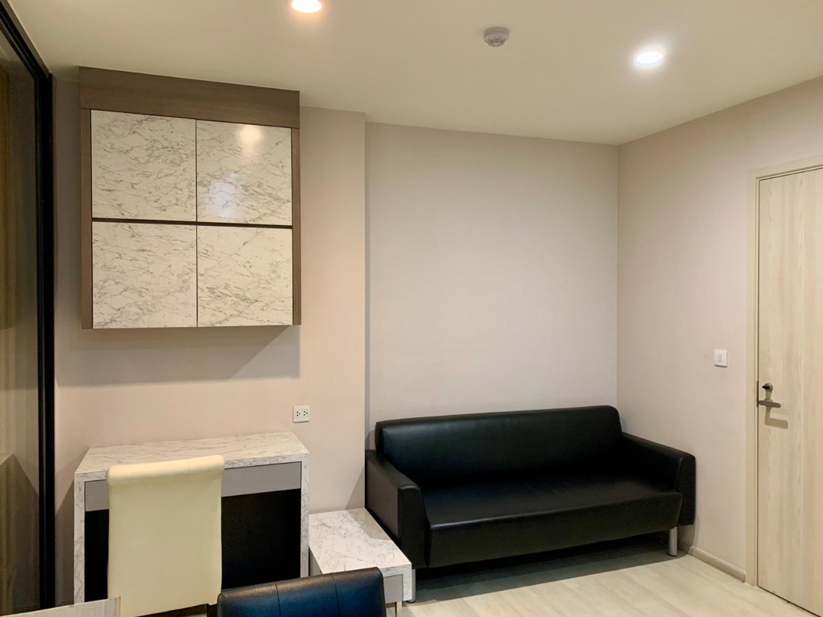 รูป ให้ เช่า คอนโด ใกล้ มศว. และ สิงห์ คอมเพล็กซ์ Life Asoke 35 ตรม. 1 bed plus พร้อม walk-in closet ติด Mrt เพชรบุรี และ Airport Link มักกะสัน. - รูปที่ 5/20
