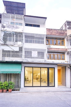 เหมาะลงทุน Hostel Airbnb รัชดา ใกล้ MRTโชคชัย4 299ม. อาคาร 4ชั้น 6–8นอน 6น้ำ 20 ตร.ว.252 ตร.ม.
