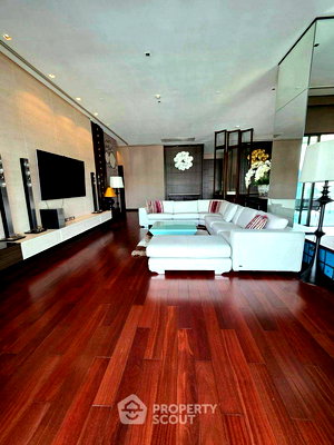 Condos for rent : 4-BR Condo at Le Raffine Jambu Dvipa Sukhumvit 39 Condominium near BTS Phrom Phong (ID 2764870)