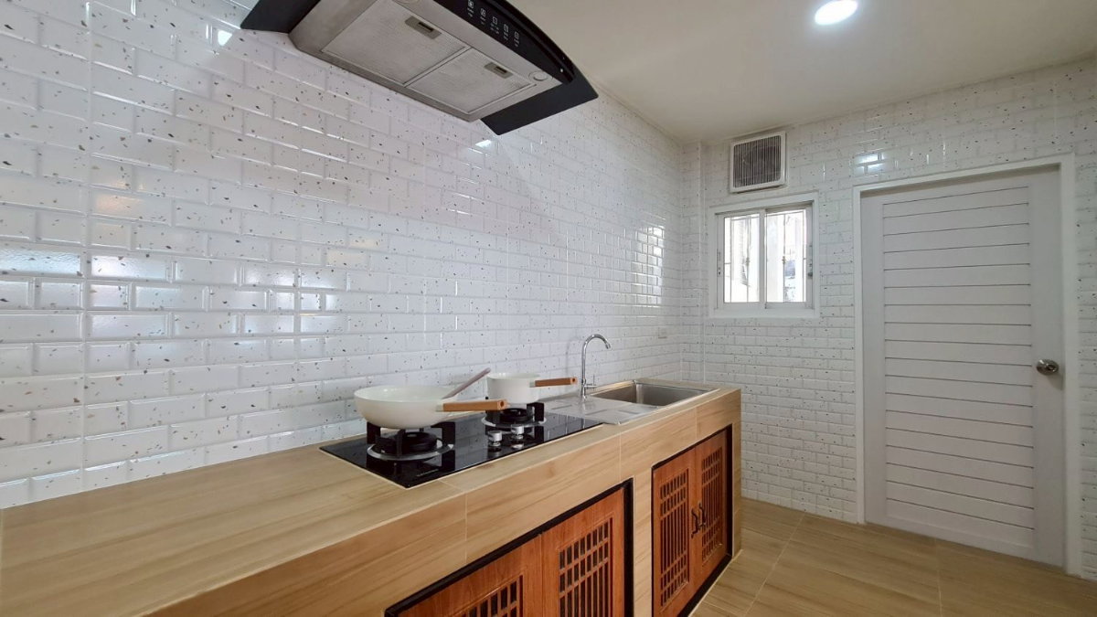 รูป ขายทาวน์เฮาส์ หลังมุม หมู่บ้านบุศรินทร์ รามอินทรา109 บ้านรีโนเวทใหม่ พร้อมเข้าอยู่ (N.2071) - รูปที่ 5/10