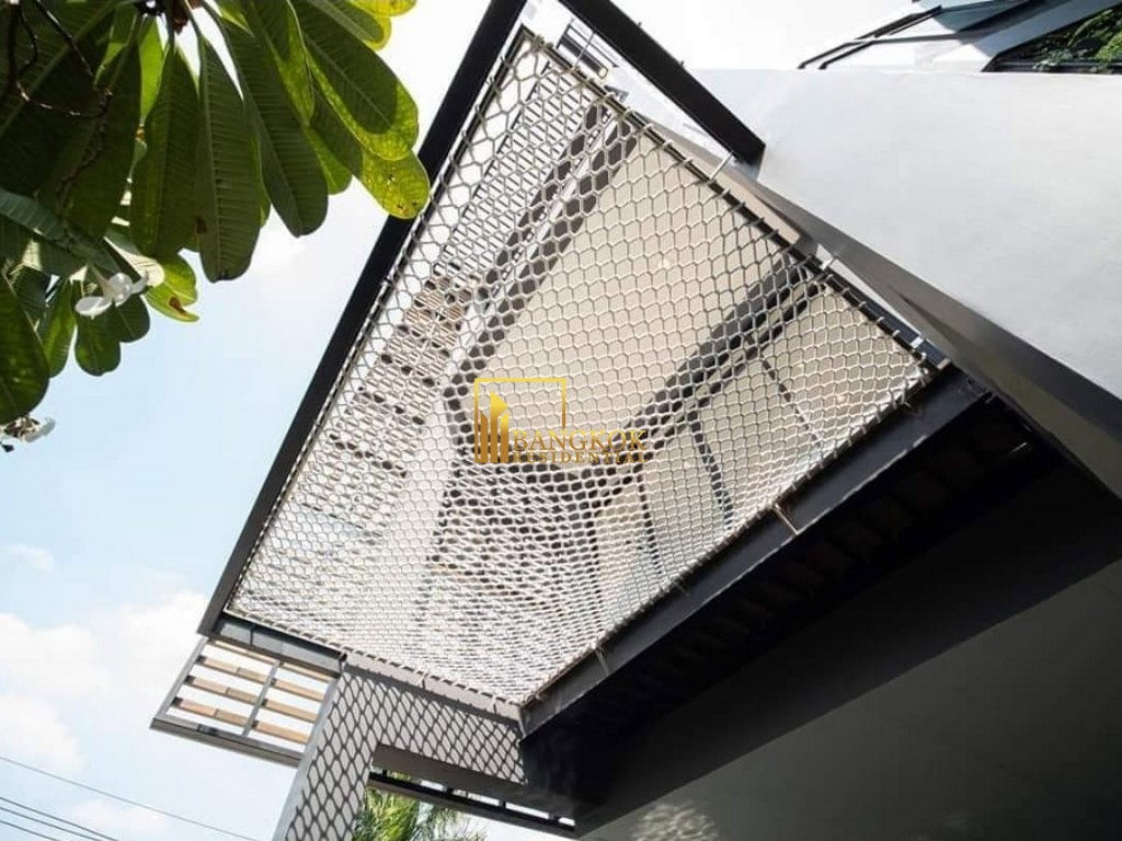 รูป Very Spacious 4 Bed Luxury House For Sale in Phra Khanong Area - BR28126SH - รูปที่ 10/11