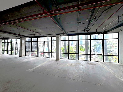 เช่าพื้นที่ขายของ ถนนสุขุมวิท : พื้นที่ให้เช่า ริมถนน ทำเลสีลม เหมาะทำธุรกิจทุกประเภท ** NO CO-AGENT **