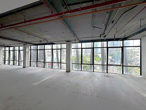 พื้นที่ให้เช่า ริมถนน ทำเลสีลม เหมาะทำธุรกิจทุกประเภท ** NO CO-AGENT **