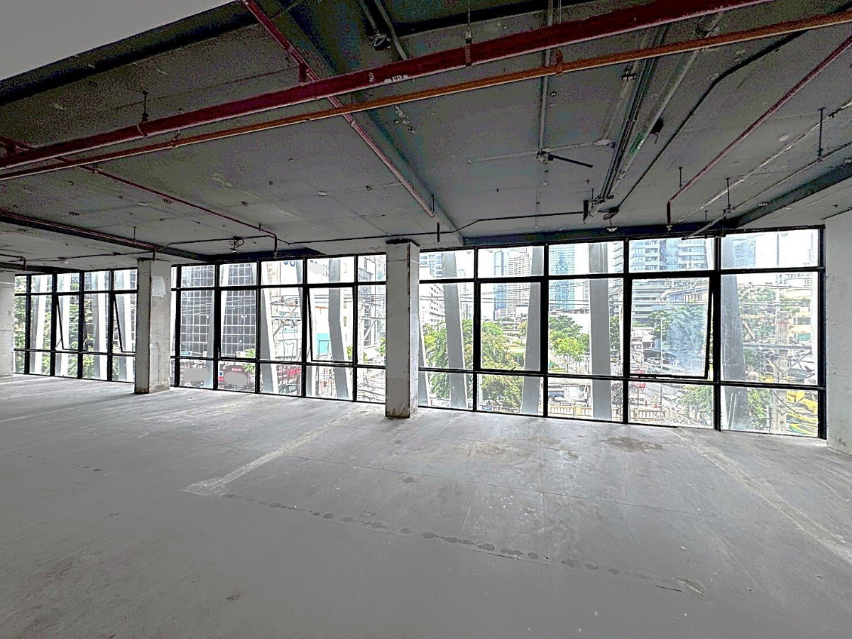 รูป พื้นที่ให้เช่า ริมถนน ทำเลสีลม เหมาะทำธุรกิจทุกประเภท ** NO CO-AGENT ** - รูปที่ 1/8