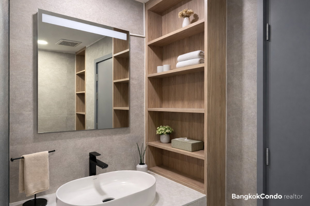 picture ❤️‍🔥 Rare Unit For Rent 📌 The Rajdamri Condominium (Line: @rent2022) | Near BTS Ratchadamri  ✨ Ready to move in! ✨ 📌 Ref Code: A11119 - 9/13