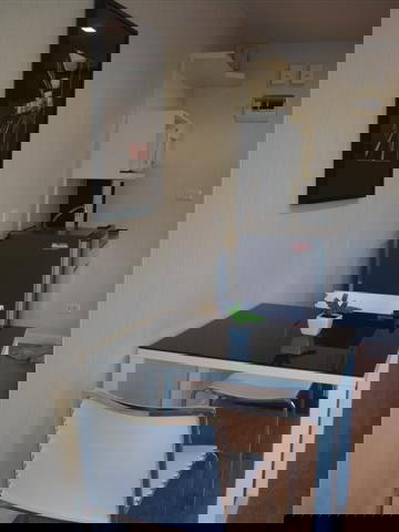 รูป ให้เช่าคอนโดCasaตึก8ชั้น ราคากันเอง ติดBTSตลาดพลู ใกล้เดอะมอลล์ ห้องสวยพร้อมอยู่ Wallpaper น้ำอุ่น แอร์ ตู้เย็น ไมโครเวฟและLCD - รูปที่ 3/9