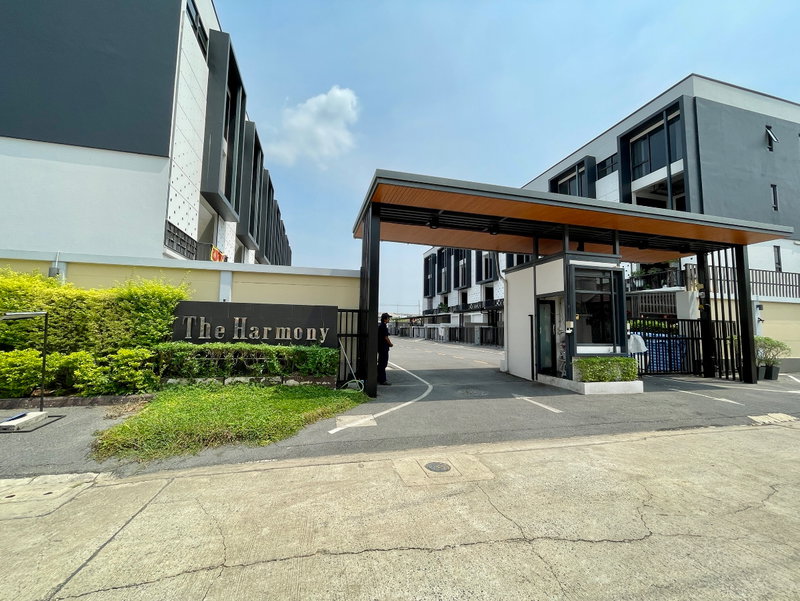 ทาวน์โฮมให้เช่า : ให้เช่าโฮมออฟฟิศ 4 ชั้น The Harmony รามอินทรา 62 หลังมุม พื้นที่ใหญ่ ฟังก์ชันครบ ทำเลติดรถไฟฟ้าสายสีชมพู เหมาะทั้งธุรกิจและอยู่อาศัย