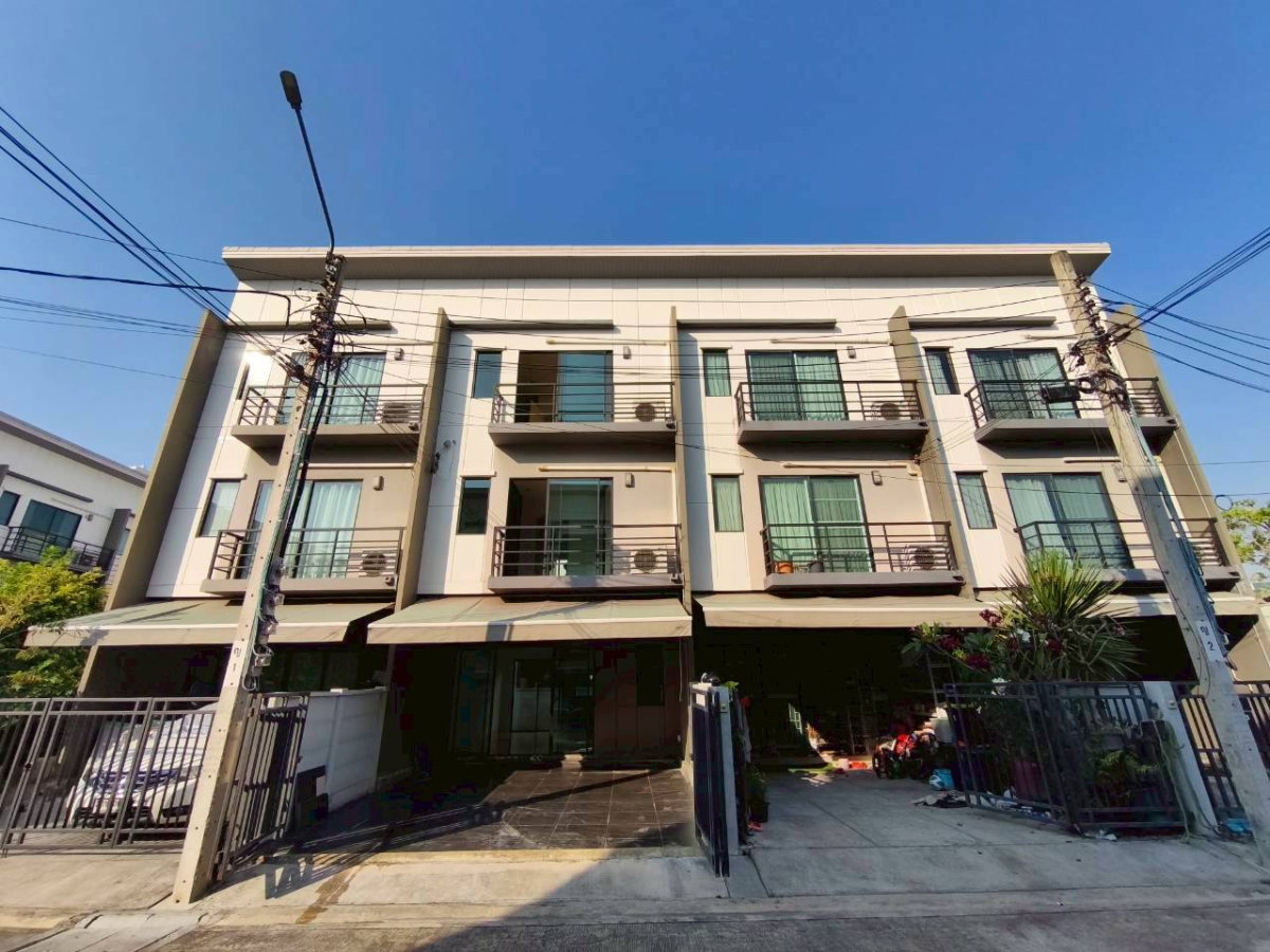 รูป ✨ ขายทาวน์โฮม 3 ชั้น บ้านกลางเมือง ปิ่นเกล้า - จรัญ 💰 ราคาเพียง 4.29 ล้านบาท - รูปที่ 2/37