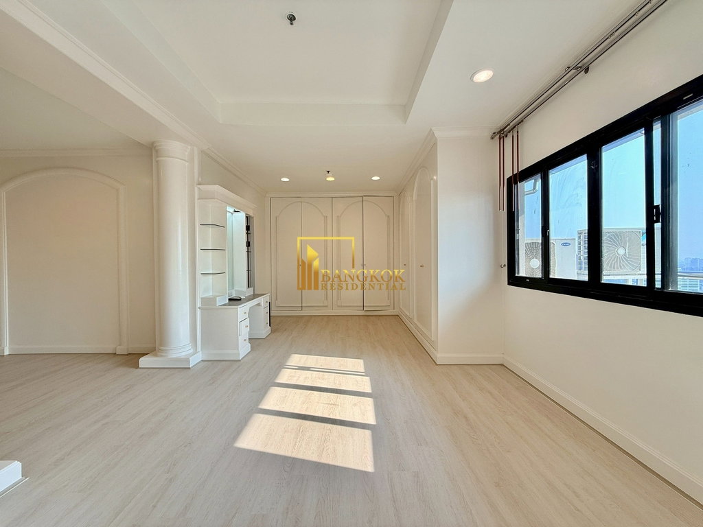 รูป Renovated 4 Bedroom Duplex Penthouse For Rent in Asoke Area - BR0355AP - รูปที่ 24/58