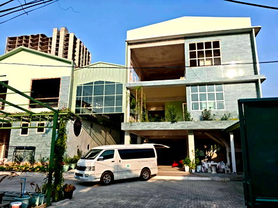 Factory for rent ม.เทคโนโลยีราชมงคลสุวรรณภูมิ : Office and warehouse for rent in Rewadi, 1,900 sq.m. near Nonthaburi Government Center