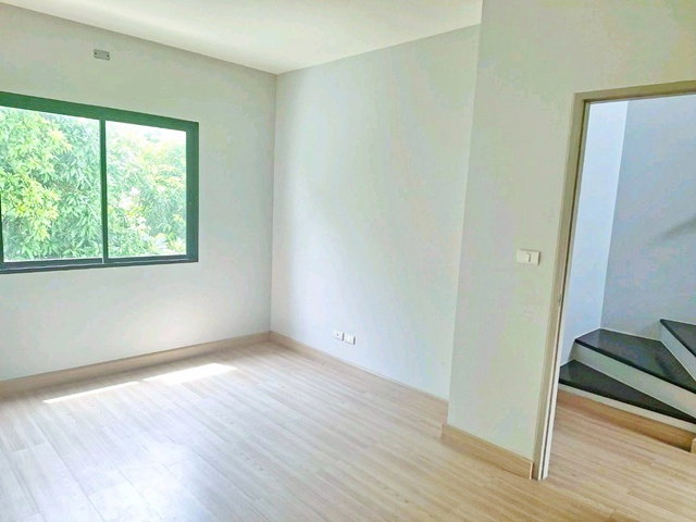 รูป บ้านใหม่ 3 ชั้น ทำเลสุขุมวิท 113 อิมพีเรียลเวิร์ด สำโรง 1.5 กม BTS สำโรง 1กม. ทาวน์โฮม 4นอน 3น้ำ ใกล้BTS แบริ่ง 20 ตร.ว. 240 ตร.ม. - รูปที่ 4/8