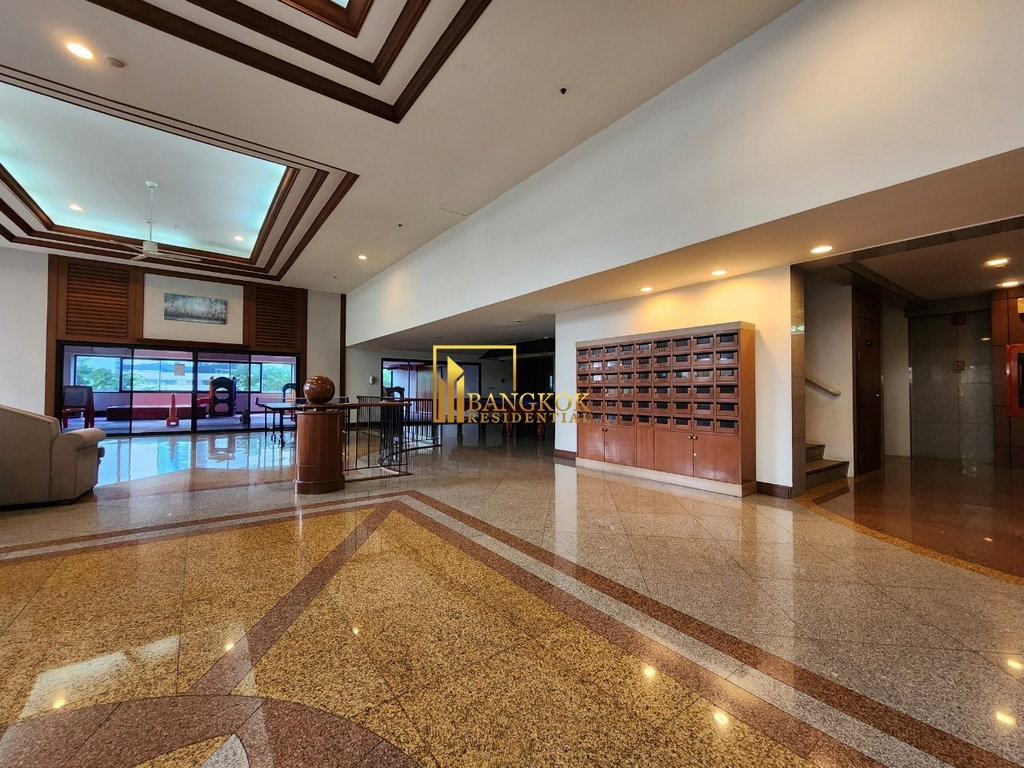 รูป Renovated 4 Bedroom Duplex Penthouse For Rent in Asoke Area - BR0355AP - รูปที่ 49/58