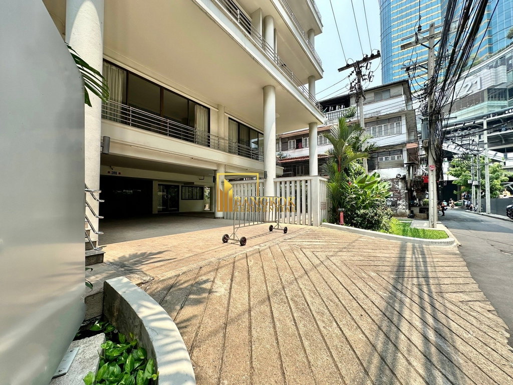 รูป Large 3 Bedroom Apartment in Convenient Location - BR0271AP - รูปที่ 39/40