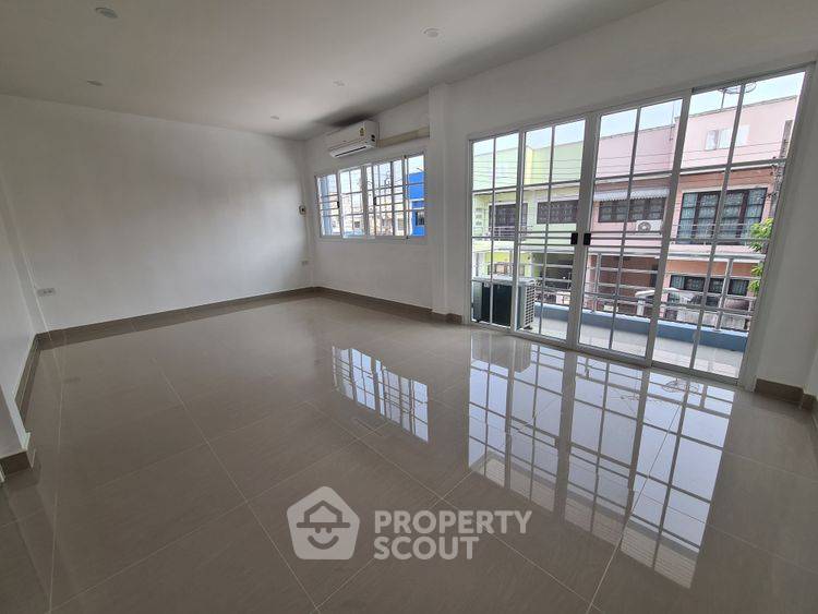 รูป ทาวน์เฮ้าส์ 3-ห้องนอน ใน ออเงิน (ID 2791666) - รูปที่ 6/13