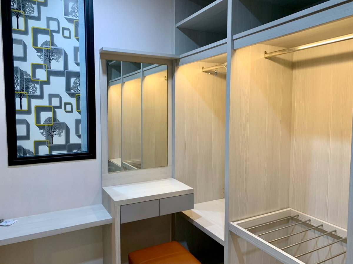 รูป ให้ เช่า คอนโด ใกล้ มศว. และ สิงห์ คอมเพล็กซ์ Life Asoke 35 ตรม. 1 bed plus พร้อม walk-in closet ติด Mrt เพชรบุรี และ Airport Link มักกะสัน. - รูปที่ 3/20