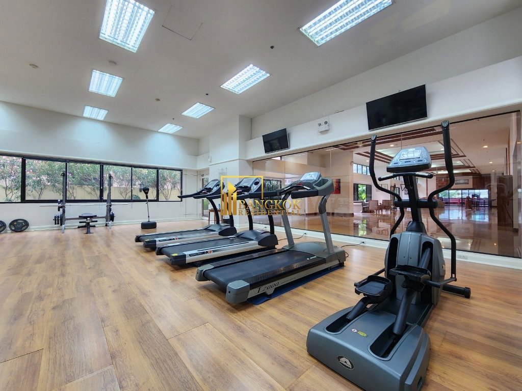 รูป Renovated 4 Bedroom Duplex Penthouse For Rent in Asoke Area - BR0355AP - รูปที่ 40/58