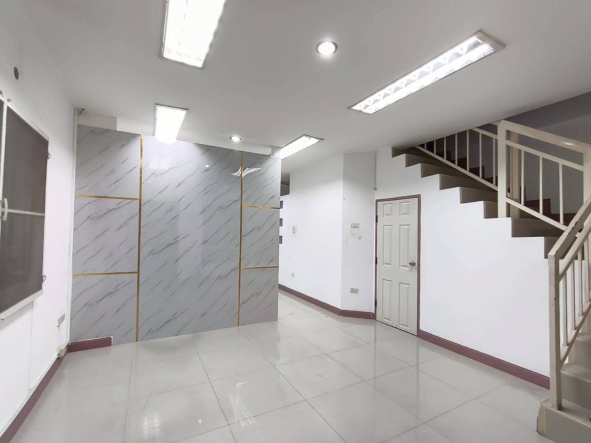 รูป ขายด่วน! ทาวน์โฮม โครงการโฮมอินทาวน์ ทาวน์โฮม 3 ชั้น 35.7 ตรว 4 ห้องนอน 3 ห้องนอน - รูปที่ 9/11