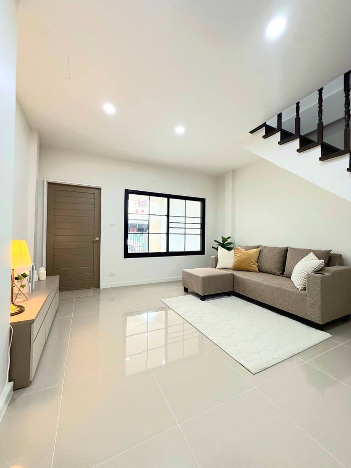 รูป 🔥 VS0028**ขายด่วน 1.49 ล้าน! ทาวน์โฮมรีโนเวทใหม่ บางบัวทอง ** 🏡🚇 ใกล้ MRT คลองบางไผ่ - รูปที่ 2/7