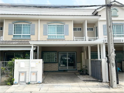 รูปภาพ 2-story townhouse for rent, facing a park, fully furnished and ready to move in.
