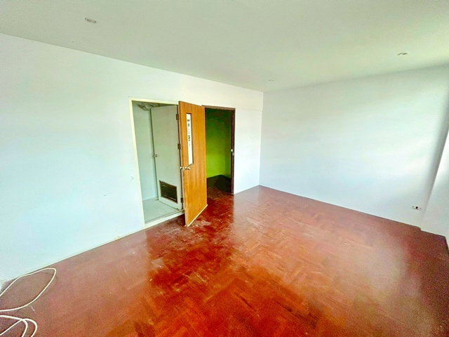 รูป ทาวน์โฮม 4 ชั้นฟังก์ชัน 3 นอน 3 น้ำ รีโนเวทใหม่ ใกล้ดองกี้มอลล์ ทองหล่อเอกมัย 900 ม.400 ตร.ม.ทำเลทองเอกมัย - รูปที่ 9/18