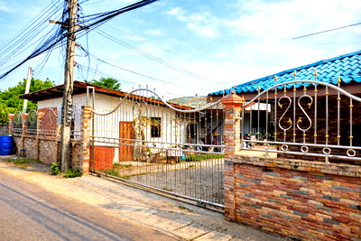 บ้านเดี่ยว พะเยา : ขายบ้านพร้อมที่ดิน อ.เชียงคำ พะเยา พื้นที่กว้าง พร้อมโกดัง บนพื้นที่ 278 ตร.วา เหมาะทำธุรกิจ / อาคารพาณิชย์