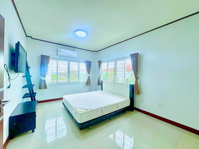 รูป ใกล้ เจพาร์ค ศรีราชา 500 ม. บ้านเดี่ยวหรู 2 ชั้น 3 นอน 100 ตร.ว. 300 ตร.ม. หลังมุม สภาพสวย ทำเลศรีราชา . ศรีราชาะนิคมอุตสาหกรรม - รูปที่ 3/8