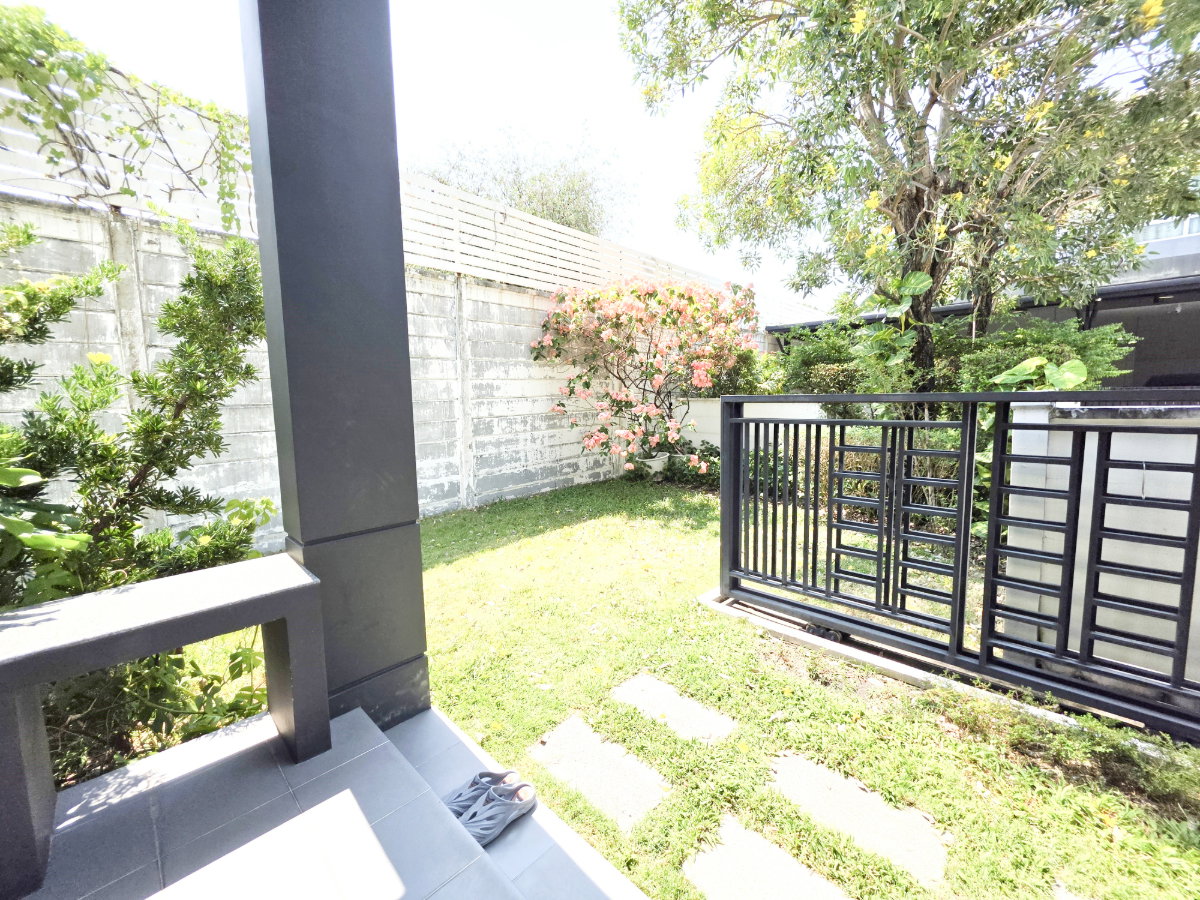 รูป ด่วน ถูกสุดๆ!! บ้านเดี่ยว หมู่บ้าน เซนโทร วัชรพล  บ้านหลังมุม ได้พื้นที่เพิ่ม + ความเป็นส่วนตัว ฟังก์ชันครบ - รูปที่ 23/24