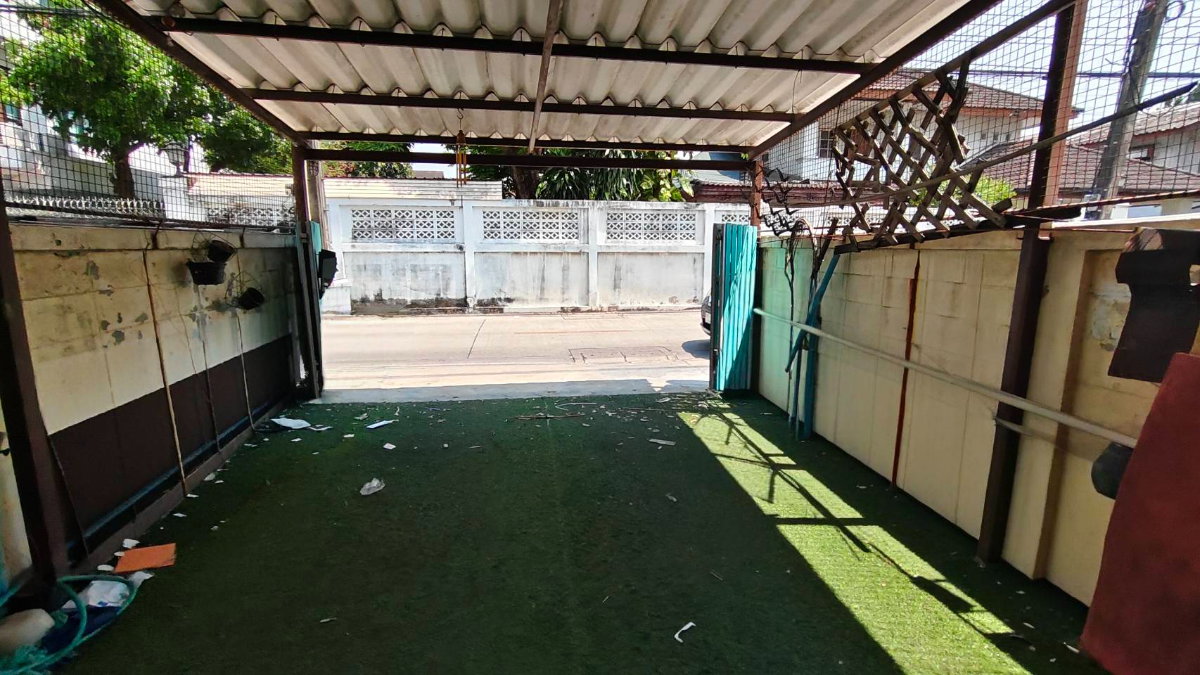 รูป ขาย ตึกเเถว 3 ชั้น 23 ตร.ว. ทำเลดี ซอย รามอินทรา 8   - รูปที่ 2/12