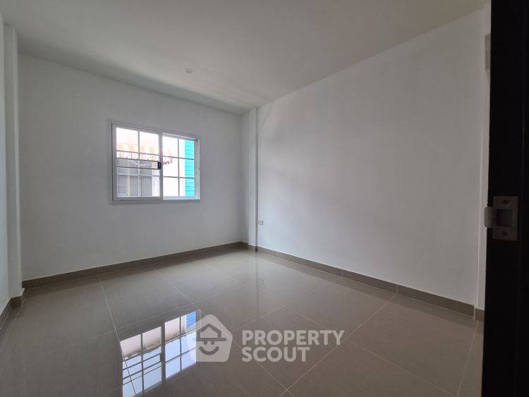 รูป ทาวน์เฮ้าส์ 3-ห้องนอน ใน ออเงิน (ID 2791666) - รูปที่ 8/13