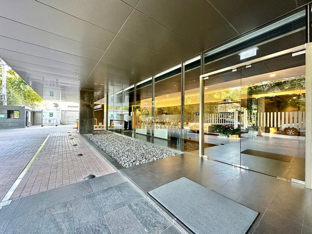 รูป Superb 3 Bedroom Apartment For Rent in Phrom Phong - BR21125AP - รูปที่ 37/38