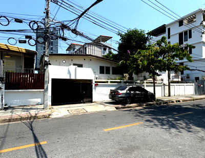 Houses for rent : For Rent📍Detached house suitable for business, Soi Narathiwas 15, Only 1.1 km from BTS Chong Nonsi, 280m from Narathiwat Road.