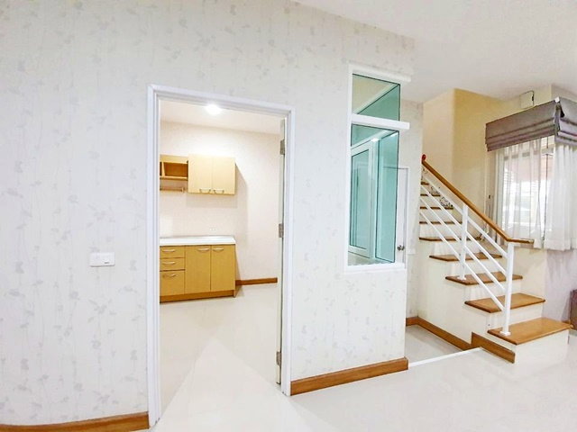 รูป BRT บางบำหรุ ให้เช่าบ้านทาวน์โฮม 2 ชั้น ย่านบางกรวย 25ตรว. 180ตรม. ปิ่นเกล้า 3นอน 2น้ำ 1จอดรถ 4แอร์ HomePro ราชพฤกษ์ - รูปที่ 3/8