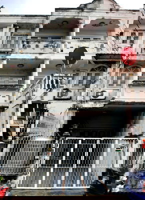 ทาวน์โฮม ม.ศรีปทุม : ขายถูก ทาวน์เฮ้าส์ ใกล้ BTS สถานีเสนานิคม 