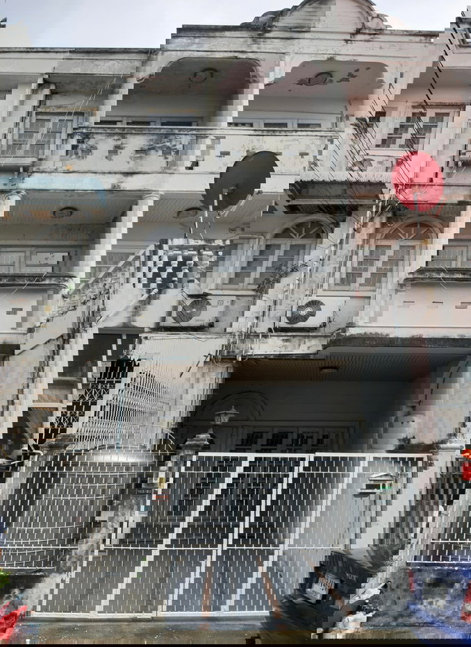 รูป ขายถูก ทาวน์เฮ้าส์ ใกล้ BTS สถานีเสนานิคม  - รูปที่ 1/8