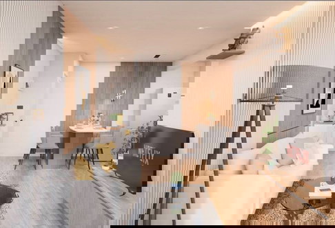 Eastwood park condominium all new renovated 