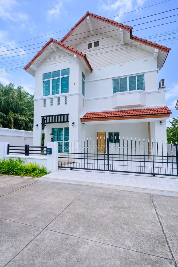 รูป ใกล้ เจพาร์ค ศรีราชา 500 ม. บ้านเดี่ยวหรู 2 ชั้น 3 นอน 100 ตร.ว. 300 ตร.ม. หลังมุม สภาพสวย ทำเลศรีราชา . ศรีราชาะนิคมอุตสาหกรรม - รูปที่ 1/8