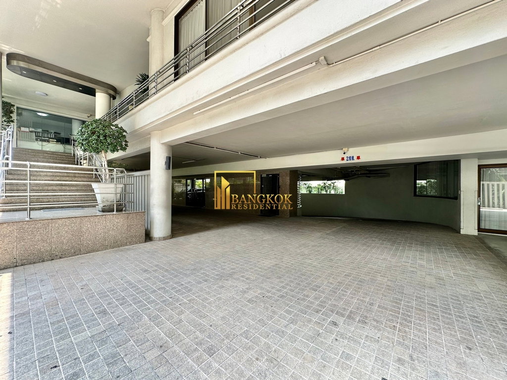 รูป Large 3 Bedroom Apartment in Convenient Location - BR0271AP - รูปที่ 38/40