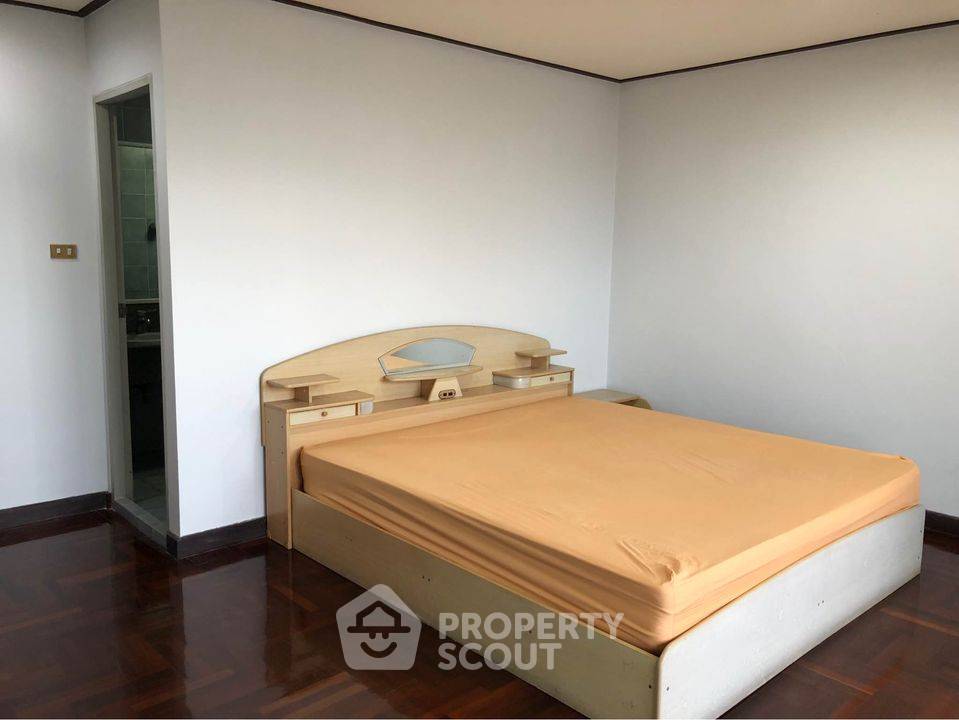 รูป คอนโด 3-ห้องนอน ที่ ริชมอนด์ พาเลส คอนโดมิเนียม ใกล้ BTS พร้อมพงษ์ (ID 635694) - รูปที่ 2/12