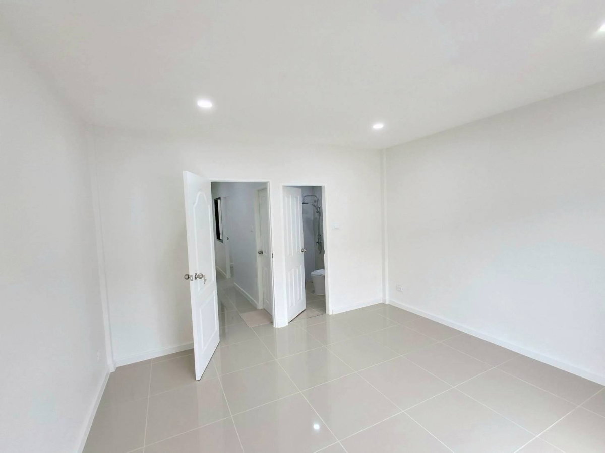 รูป 🔥 VS0028**ขายด่วน 1.49 ล้าน! ทาวน์โฮมรีโนเวทใหม่ บางบัวทอง ** 🏡🚇 ใกล้ MRT คลองบางไผ่ - รูปที่ 5/7