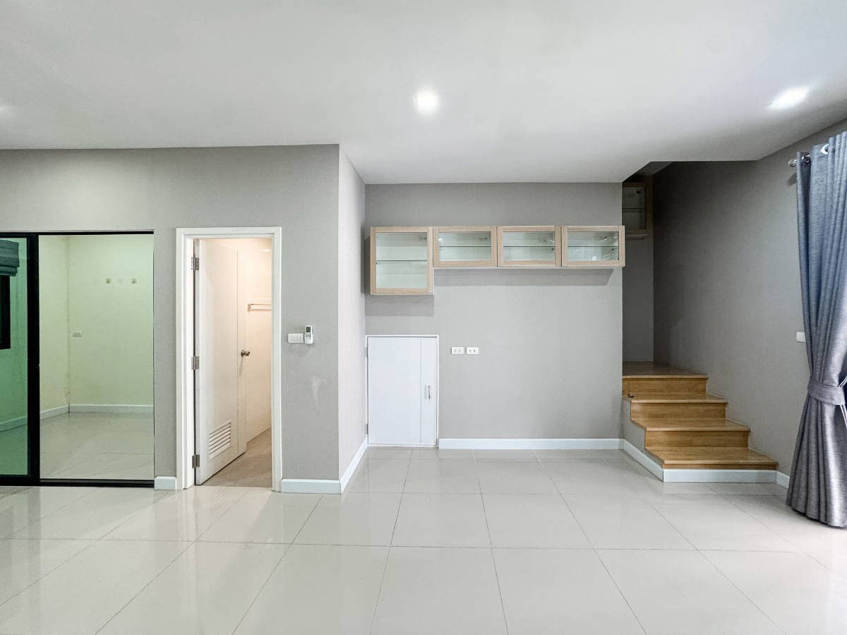รูป ขายด่วน! ทาวน์โฮม 3 ชั้น พาทิโอ วัชรพล-รามอินทรา ใกล้รถไฟฟ้าสีชมพู สถานีวัชรพล (N.2070) - รูปที่ 3/9