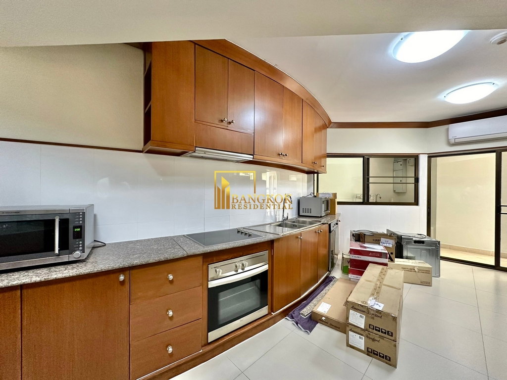 รูป Large 3 Bedroom Apartment in Convenient Location - BR0271AP - รูปที่ 9/40
