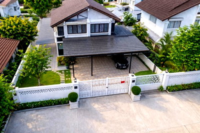 เช่าบ้านเดี่ยว เกษตร-นวมินทร์ : โรงเรียนสตรีวิทยา2 1 กม. บ้านเดี่ยว 90 ตร.ว. 300ตร.ม. จอดรถ 5 คัน ลาดพร้าว รถไฟฟ้าสายสีเขียว BTSเสนานิคม 1.8 กม. 5-6นอน 2น้ำ