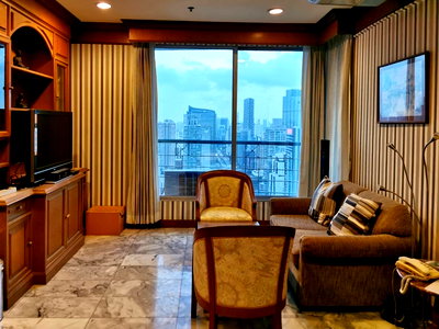 Condos for sale : Condo for sale Sathorn House 65 sq.m. 45th floor city view 2 bed 2 bath fully furnished near BTS Surasak Sathorn-Silom with private parking
